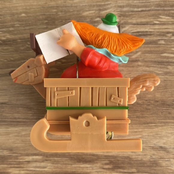 Vintage Hallmark JINGLE BELL Creepy CLOWN Gag Gift Musical Christmas Ornament - Picture 4 of 10